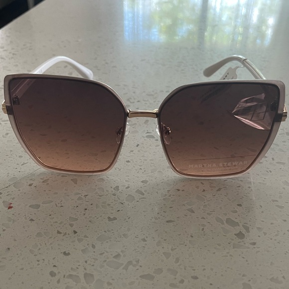 Martha Stewart Accessories - Martha Stewart trendy sunglasses white champagne brown flat celebrity TikTok